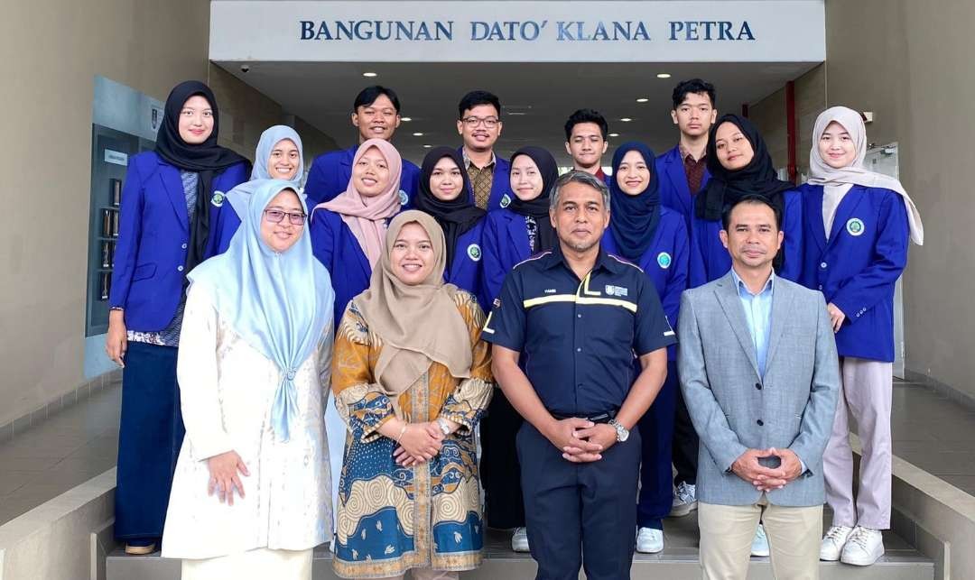 Dosen-dosen dari Fakultas Matematika dan Ilmu Pengetahuan Alam Universitas Negeri Malang (FMIPA UM) menjalin kolaborasi dengan akademisi dari Universitas Teknologi Mara (UiTM) Malaysia. (Foto: munawir a)