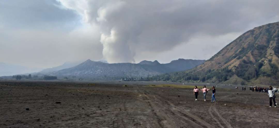 Gunung Bromo mengalami peningkatan aktivitas vulkanisnya sejak, Rabu, 13 Desember 2023. (Foto: Komunitas Sahabat Gunung).