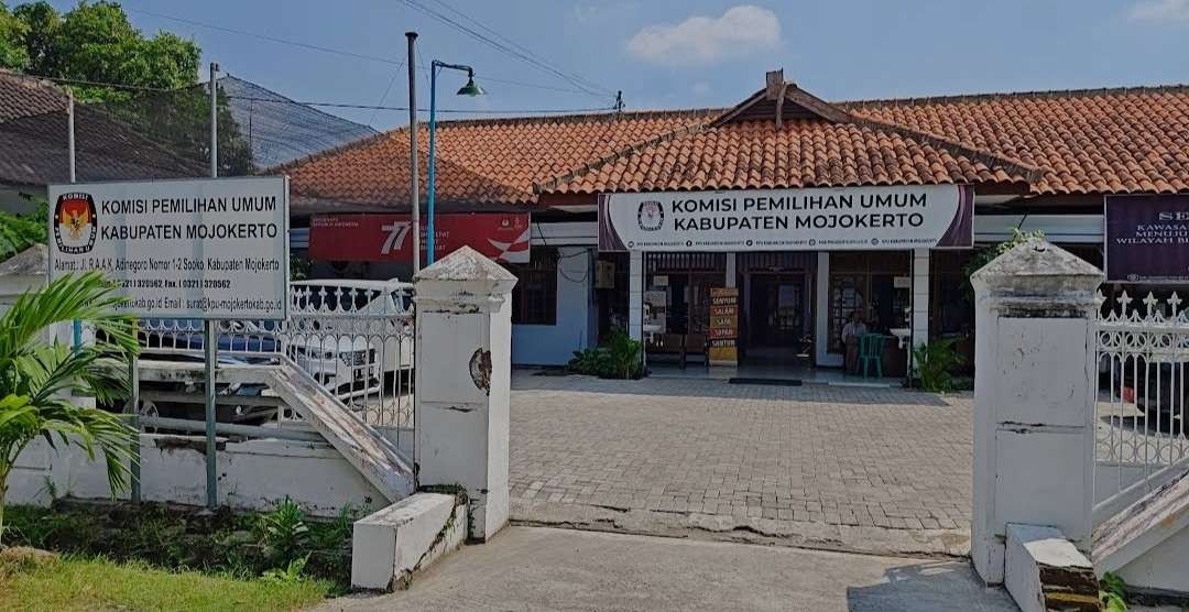 Kantor KPU Kabupaten Mojokerto.(Foto Deni Lukmantara/Ngopibareng)