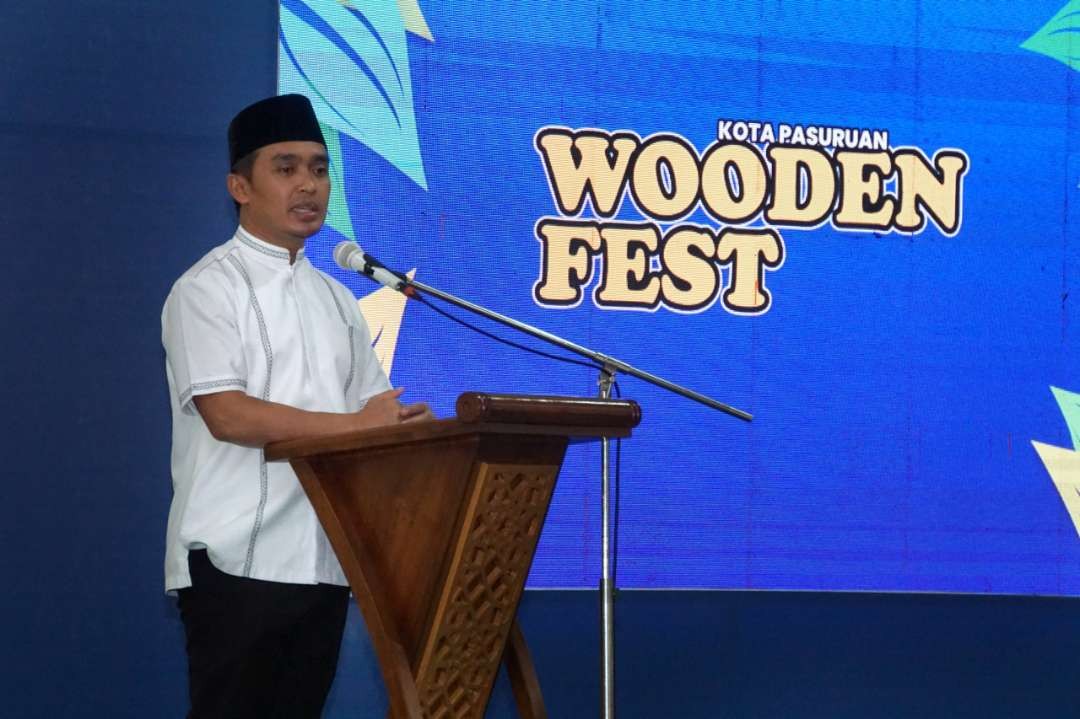 Wakil Walikota Pasuruan, Adi Wibowo, membuka event Kota Pasuruan Wooden Fest pada Jumat 1 Desember 2023 siang. (Foto: Pemkot Pasuruan)