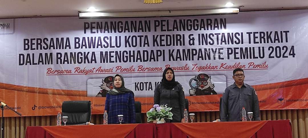 Hadirkan Gakumdu, Bawaslu Kota Kediri gelar penanganan pelanggaran kampanye Pemilu 2024. (Foto: Fendi Lesmana/Ngopibareng.id)