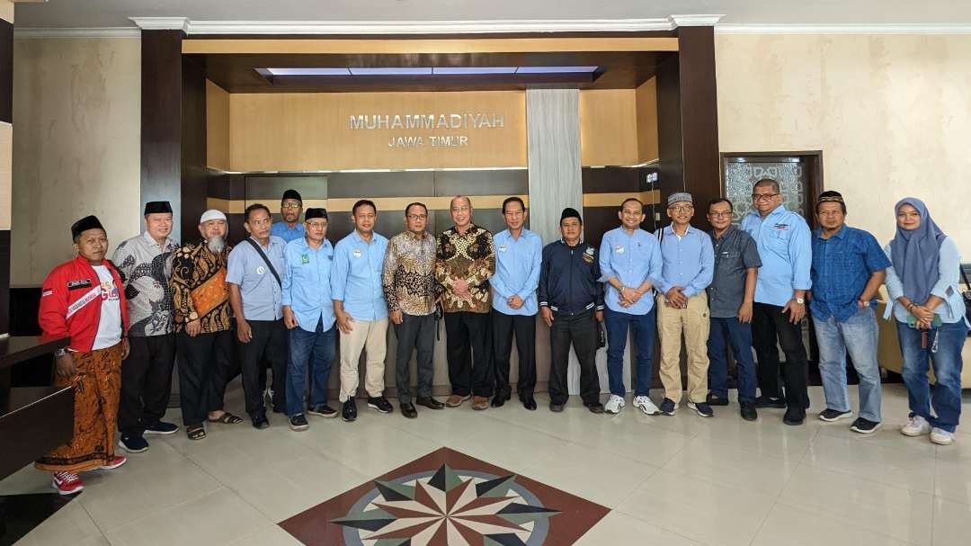 Jajaran pengurus Tim Kampanye Daerah (TKD) Jatim, Prabowo-Gibran bersama PW Muhammadiyah Jatim. (Foto: Istimewa)