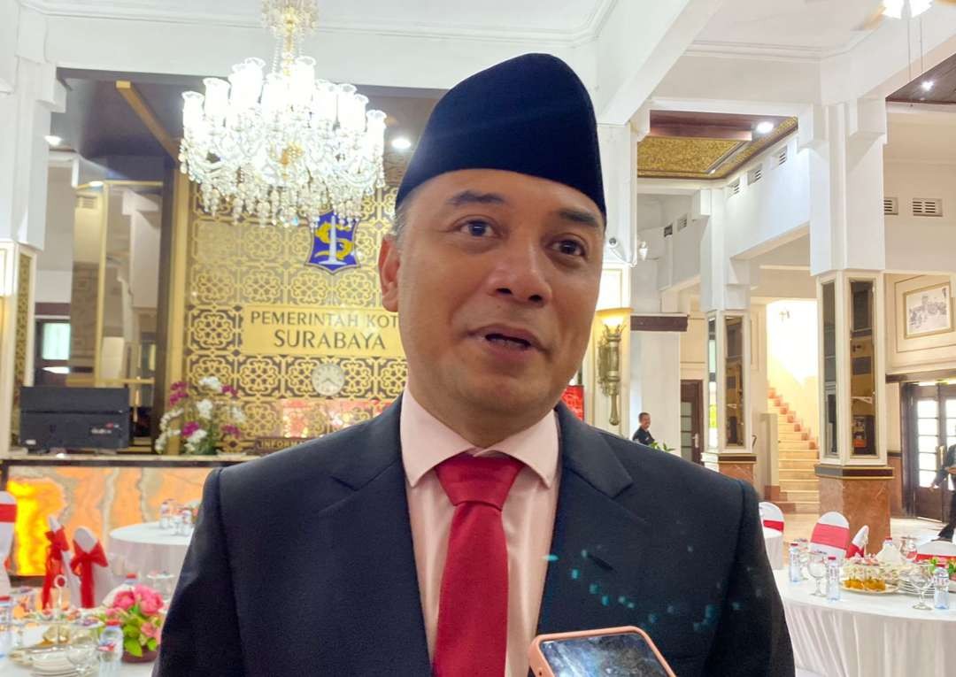 Walikota Surabaya, Eri Cahyadi saat ditemui di Balai Kota usai upacara bela negara. (Foto: Pita Sari/Ngopibareng.id)