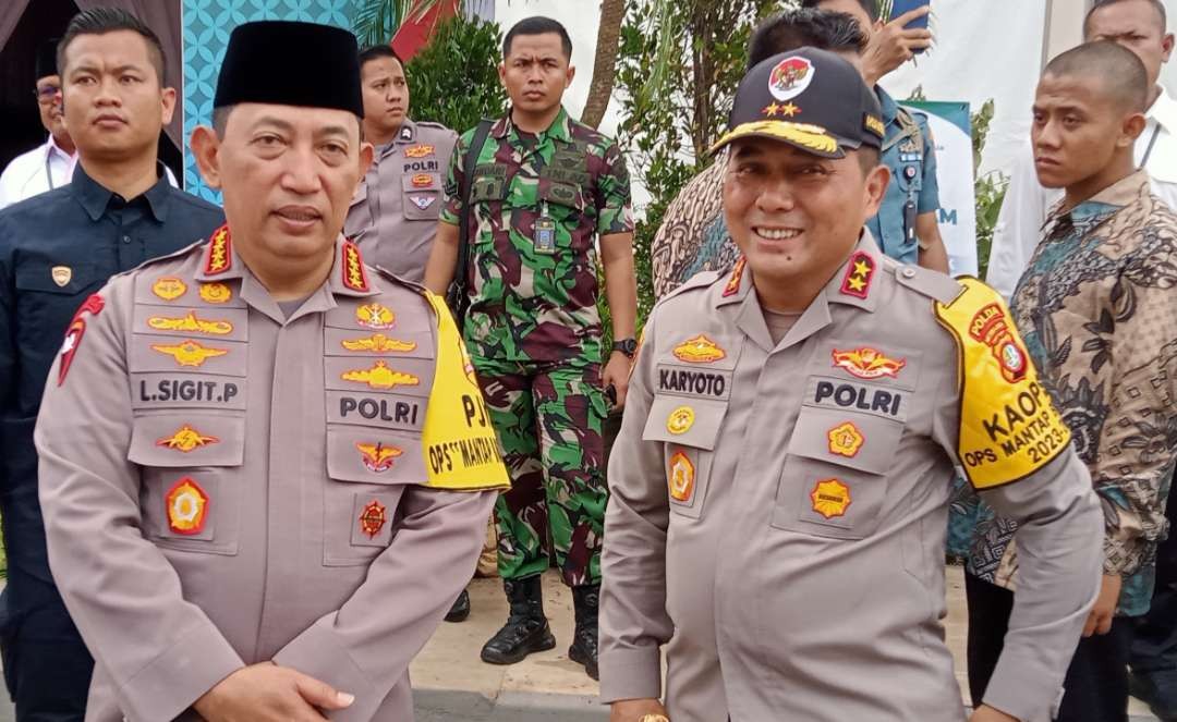 Kapolri Jenderal Pol Sigit Listyo Prabowo bersama Kapolda Metro Jaya Irjen Karyoto, terkait pengamanan Natal. (Foto: Asmanu Sudharso/Ngopibareng.id),
