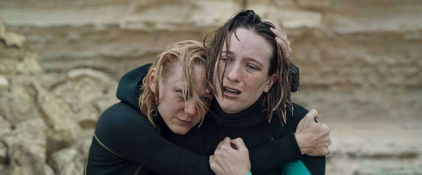 Louisa Krause sebagai May dan Sophie Lowe sebagai Drew belajar menyelam demi pendalaman karakter di film The Dive. (Foto: Istimewa)