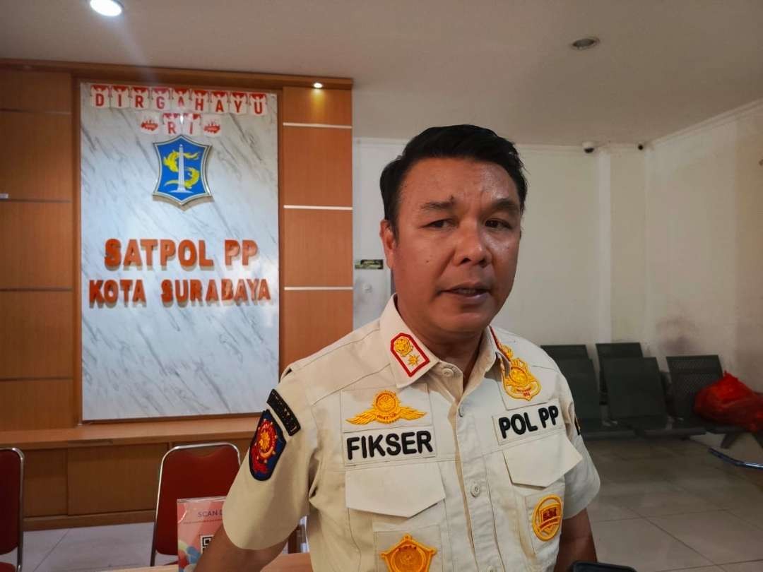 Kepala Satpol PP Kota Surabaya, M Fikser saat ditemui di kantornya mengenai jukir liar. (Foto: Humas Pemkot Surabaya)