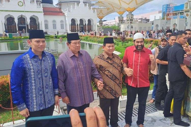 Prabowo beserta SBY dan AHY terpaksa harus menginap di Aceh karena pesawatnya tak bisa terbang akibat cuaca buruk. (Foto: Ant)