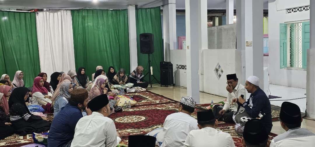Habib Husein Ja'far al-Hadar silahturahmi, diskusi dan sharing dengan para Gus dan Ning pengasuh pesantren di Jombang. (Foto: munawir a for ngopibareng. id)