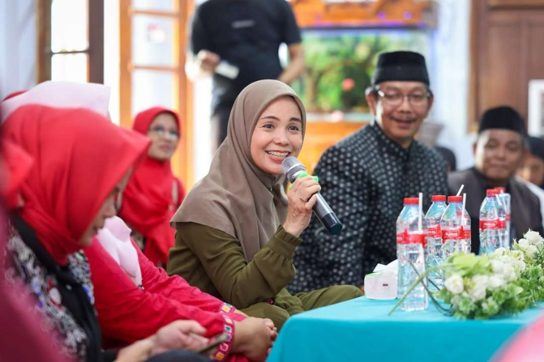 Siti Atikoh Supriyanti sambangi ponpes tertua di Magelang, Kamis 28 Desember 2023. (Foto: Tim Media Ganjar)