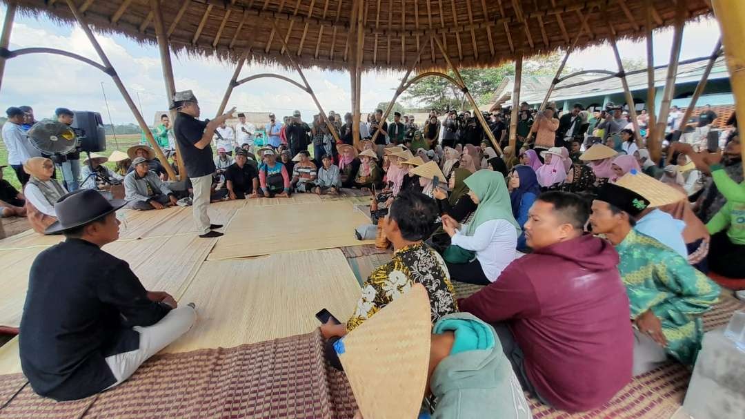 Cawapres nomor urut 1, Muhaimin Iskandar bertemu dengan petani di Banyuwangi, Jawa Timur. (Foto: Istimewa)