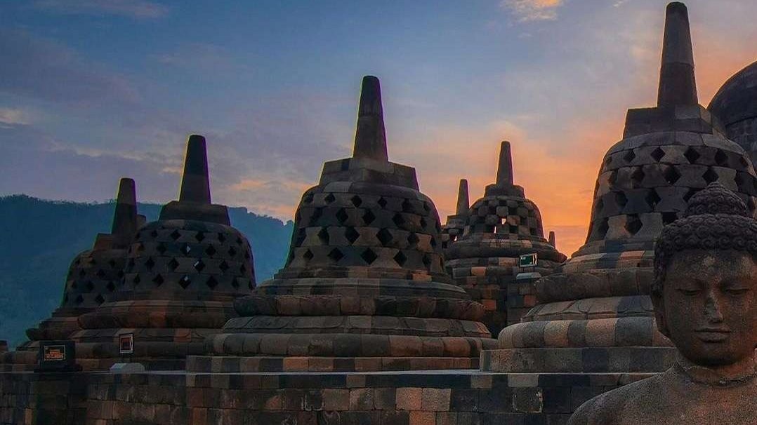 Wisatawan diimbau membeli tiket online wisata Candi Borobudur di momen liburan akhir tahun ini. (Foto: Instagram @borobudurpark)