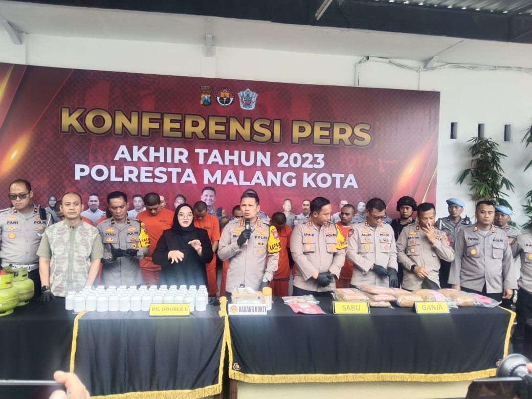 Rilis kasus kejahatan selama periode 2023 di Mapolresta Malang Kota (Foto: Lalu Theo/Ngopibareng.id)