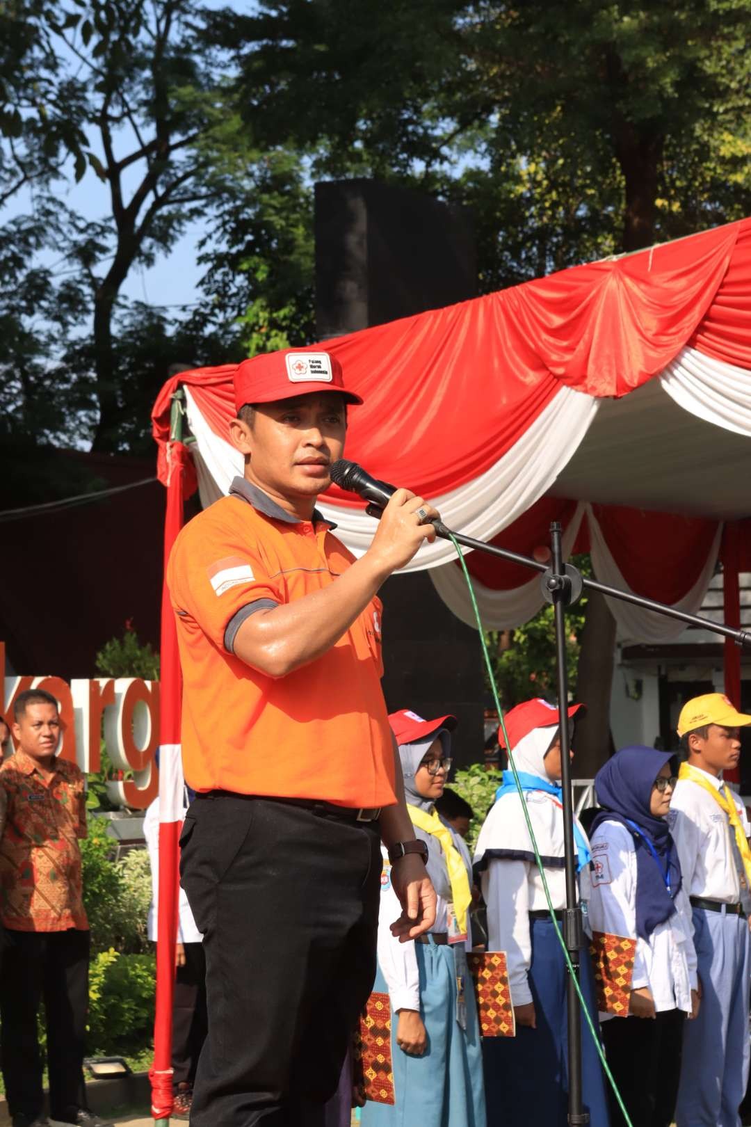 Wakil Walikota Pasuruan Adi Wibowo, S.TP., M.Si (Mas Adi) memimpin Upacara Peringatan HUT Palang Merah Indonesia (PMI) ke-78. (Foto: Dok Humas Kota Pasuruan)