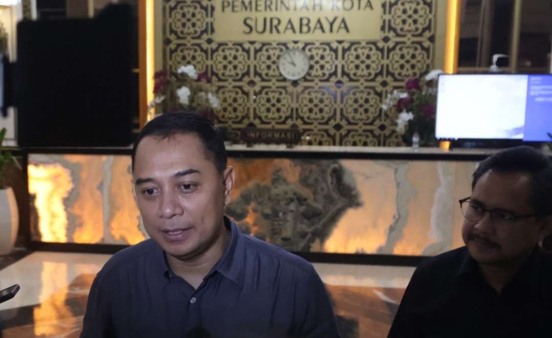 Walikota Surabaya, Eri Cahyadi saat ditemui di Balai Kota saat malam Tahun Baru. (Foto: Pita Sari/Ngopibareng.id)