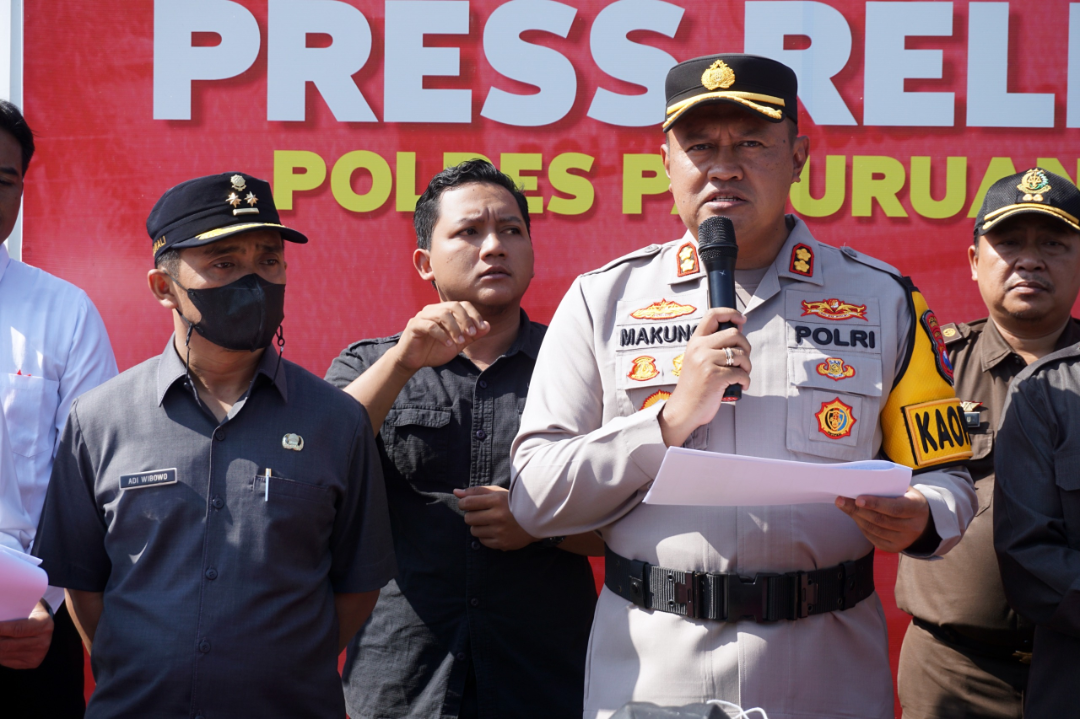 Wakil Walikota Pasuruan H. Adi Wibowo, (Mas Adi) menghadiri apel gelar pasukan operasi kepolisian dalam rangka pengamanan Natal dan Tahun Baru 2024. (Foto: Pemkot Pasuruan)