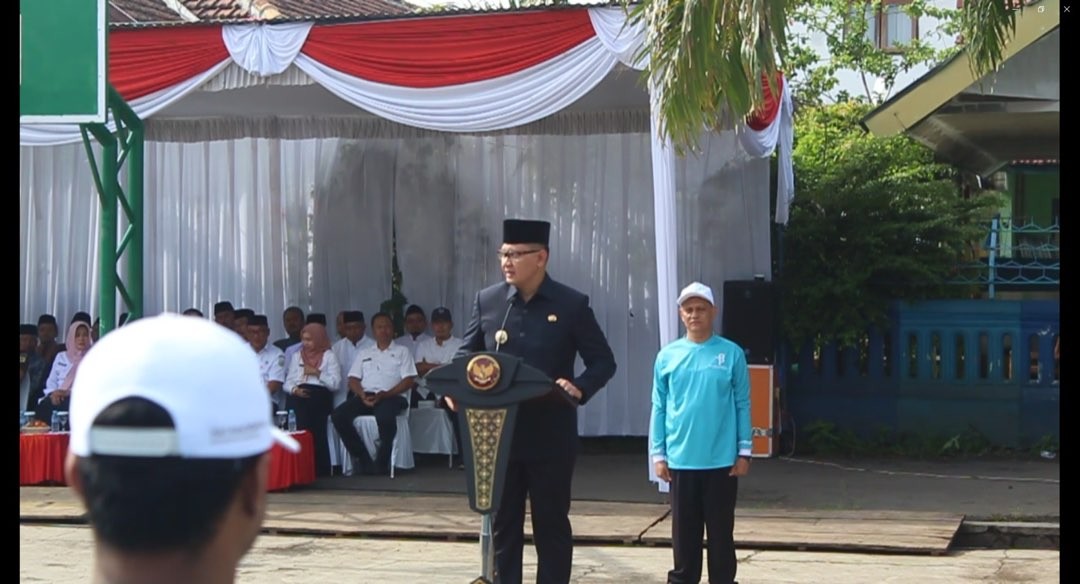 Penjabat Walikota Batu, Aries Agung Paewai saat berada di Kelurahan Dadaprejo (Foto: Lalu Theo/Ngopibareng.id)