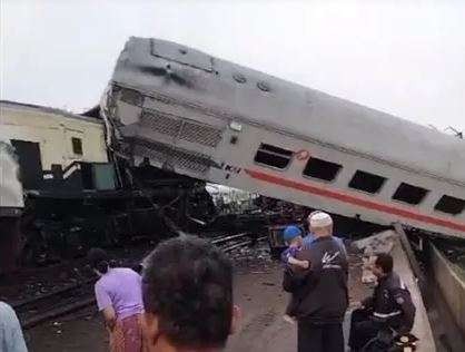Kecelakaan adu banteng KA Turangga vs Commuter Line Bandung Raya, Jumat 5 Januari 2024 pagi. (Foto: X)