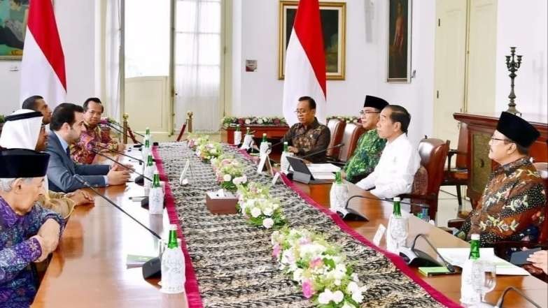 Pertemuan Sekjen Majelis Hukama Muslimin (MHM) Konselor Muhammed Abdelsalam di depan Presiden Joko Widodo, di Istana Kepresidenan Bogor, Jawa Barat, Kamis (4 Januari 2024). (Foto: setpres)