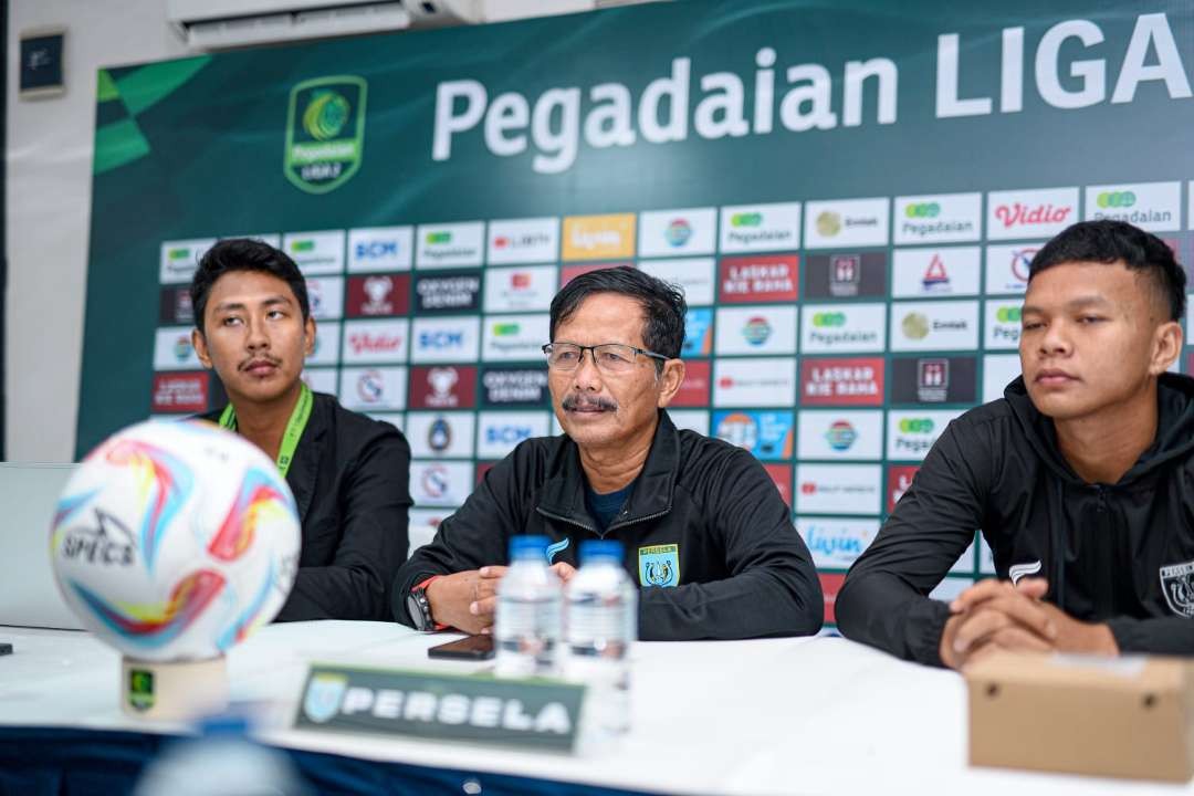 Pelatih Persela Lamongan Djajang Nurdjaman saat konferensi pers sebelum pertandingan melawan Malut United, besok malam (Foto : Istimewa)