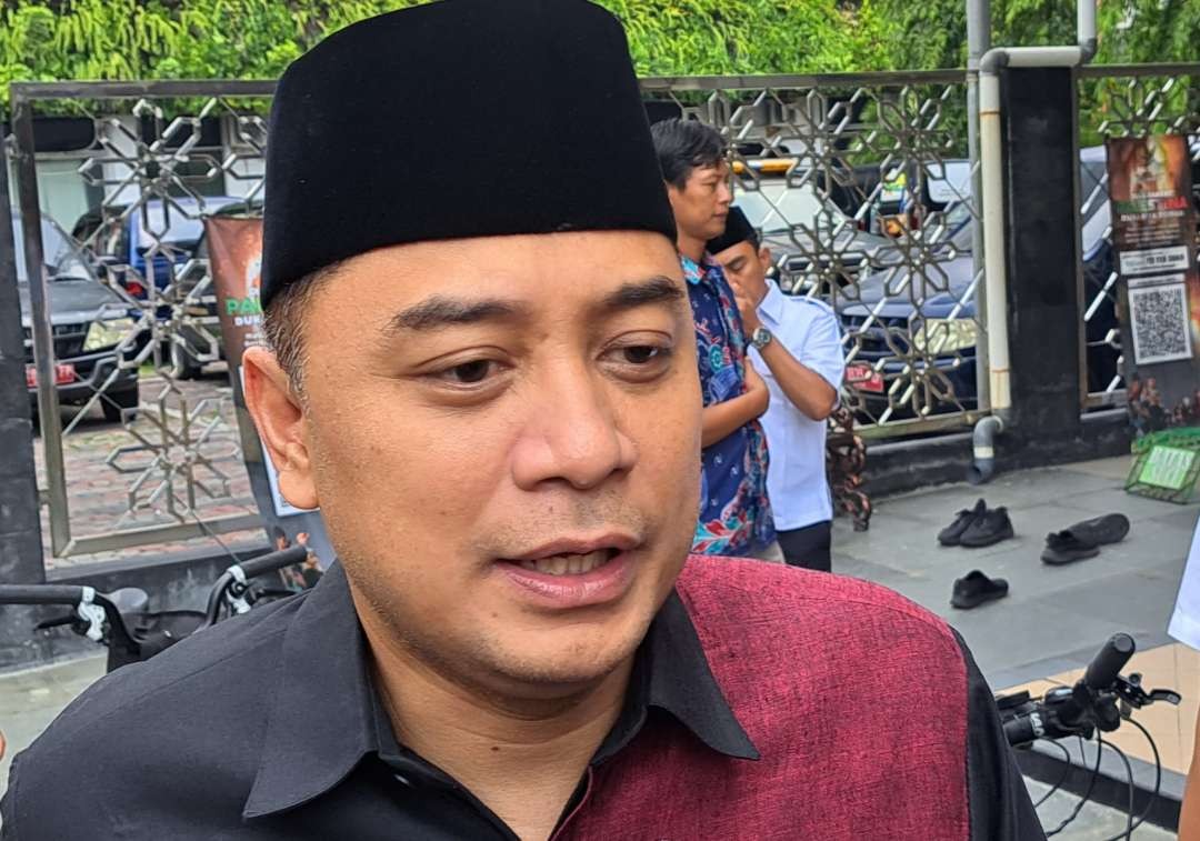 Walikota Surabaya, Eri Cahyadi menegaskan sikap Pemkot yang menolak kapal dagang Israel berlabuh di Tanjung Perak. (Foto: Pita Sari/Ngopibareng.id)