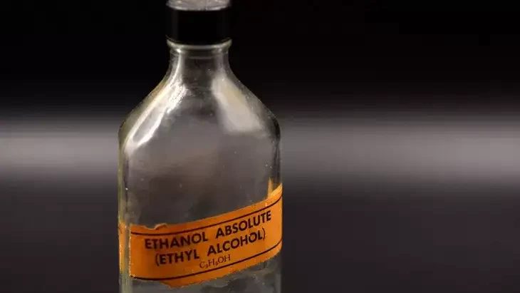 Methanol salah satu campuran miras yang mengakibatkan peminum meninggal dunia. (Foto: dok. klikdokter)