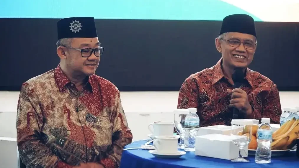 Ketua Umum PP Muhamamdiyah, Prof Haedar Nashir (kanan) dan Sekretaris Umum PP Muhammadiyah, Prof Abdul Mu'ti. (Foto: dok/ngopibareng.id)
