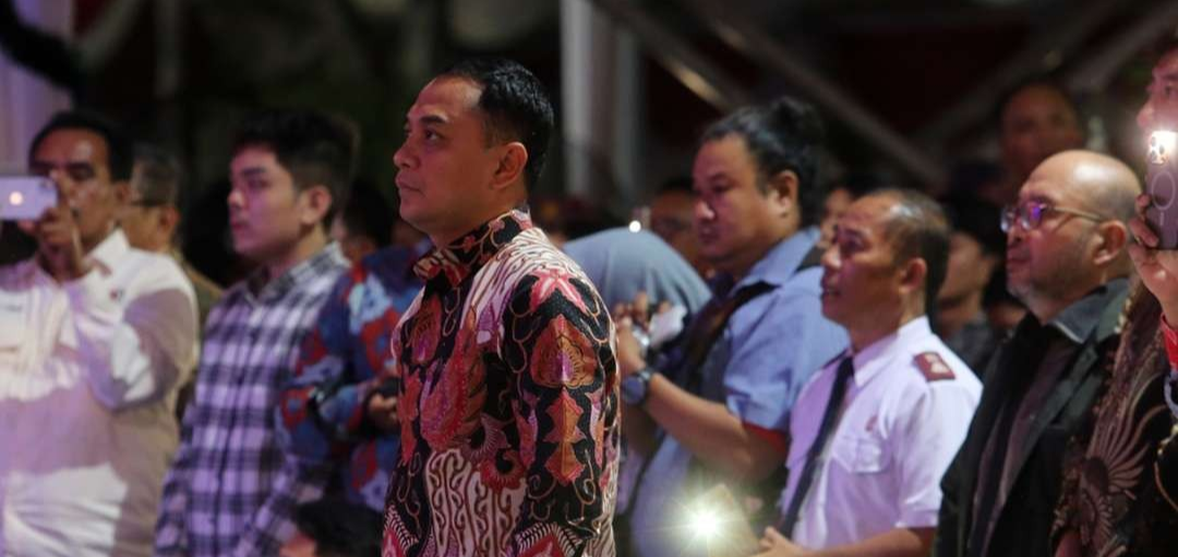 Walikota Surabaya, Eri Cahyadi saat mengelar acara Natal di Balai Kota Surabaya. (Foto: Pita Sari/Ngopibareng.id)