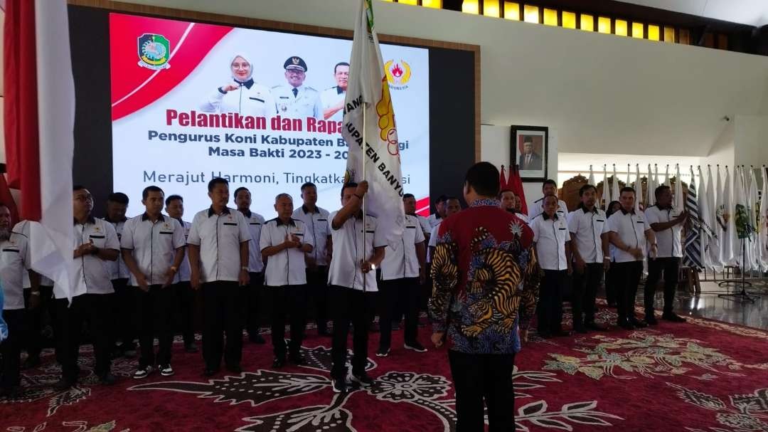 Pengurus baru KONI dilantik di Pendopo Sabha Swagatha Blambangan, Banyuwangi, Jawa Timur. (Foto: Muh Hujaini/Ngopibareng.id)