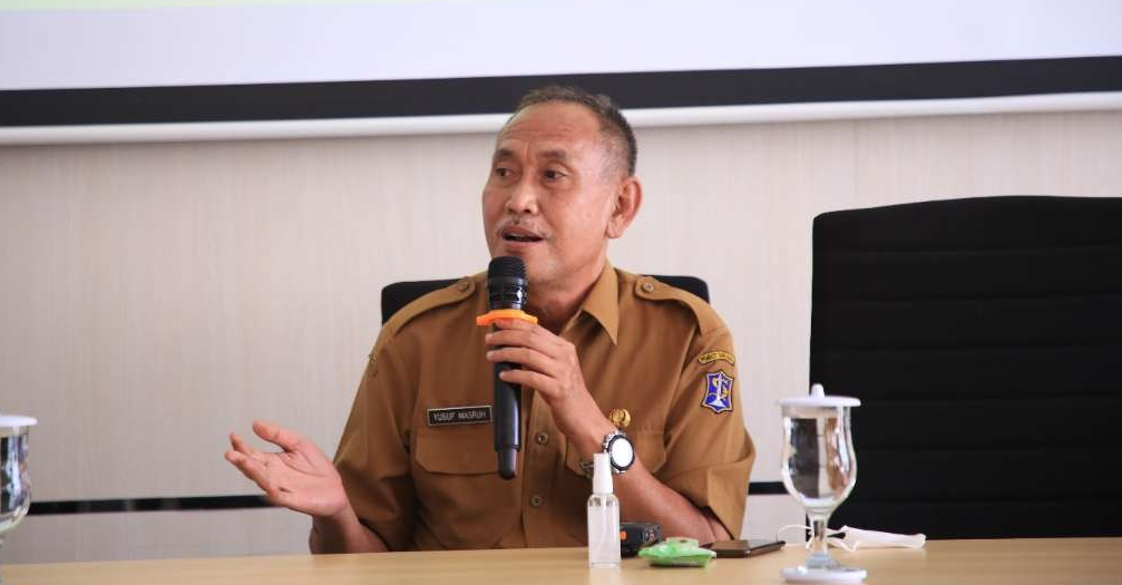 Kepala Dinas Pendidikan (Dispendik) Kota Surabaya, Yusuf Masruh saat menjelaskan soal seragam baru untuk siswa gamis. (Foto: Pita Sari/Ngopibareng.id)