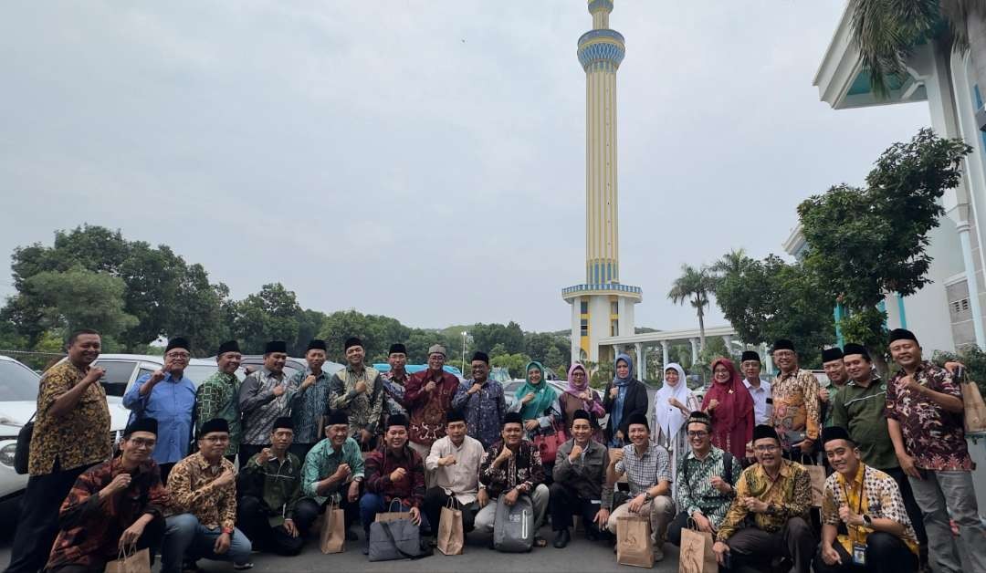 Ketua BPP Masjid Nasional Al Akbar Surabaya DR KH  Sudjak bersama jajaran PW ISNU Jatim dipimpin Prof M Mas'ud Said pada 7 Januari 2024.(Foto:adi/ngopibareng.id)