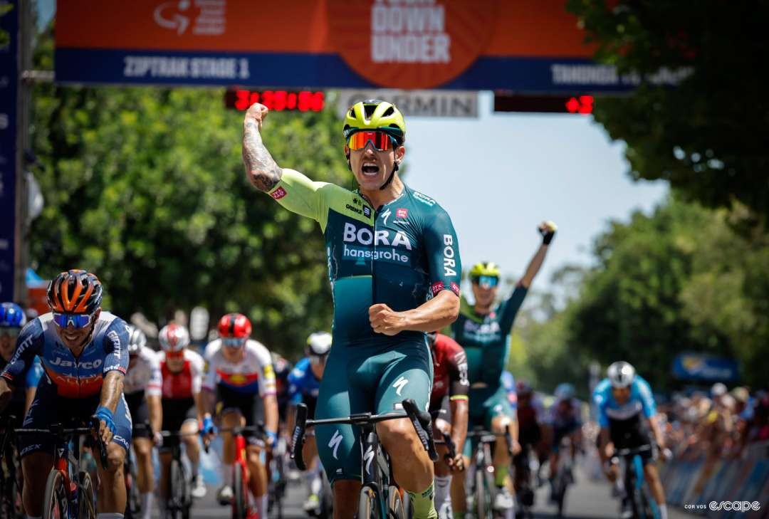 Sam Welsford (Bora-Hansgrohe) meraih juara pertama di Santos Tour Down Under etape 1 dan juara  perdana untuk tim Bora-Hansgrohe. (Foto: Istimewa)