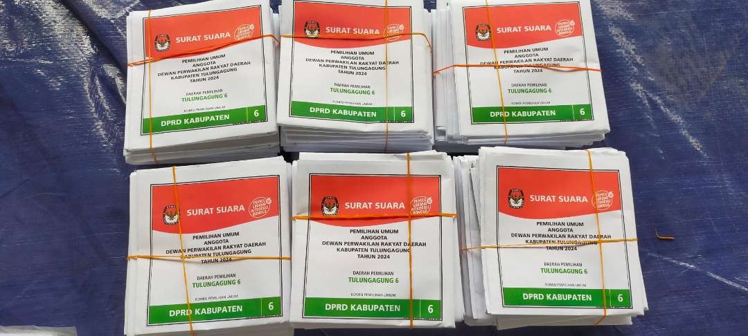 Surat suara DPRD Kabupaten Tulungagung ditemukan Bawaslu Tuban di gudang logistik KPU Tuban. (Foto: Dokumentasi Bawaslu Tuban)