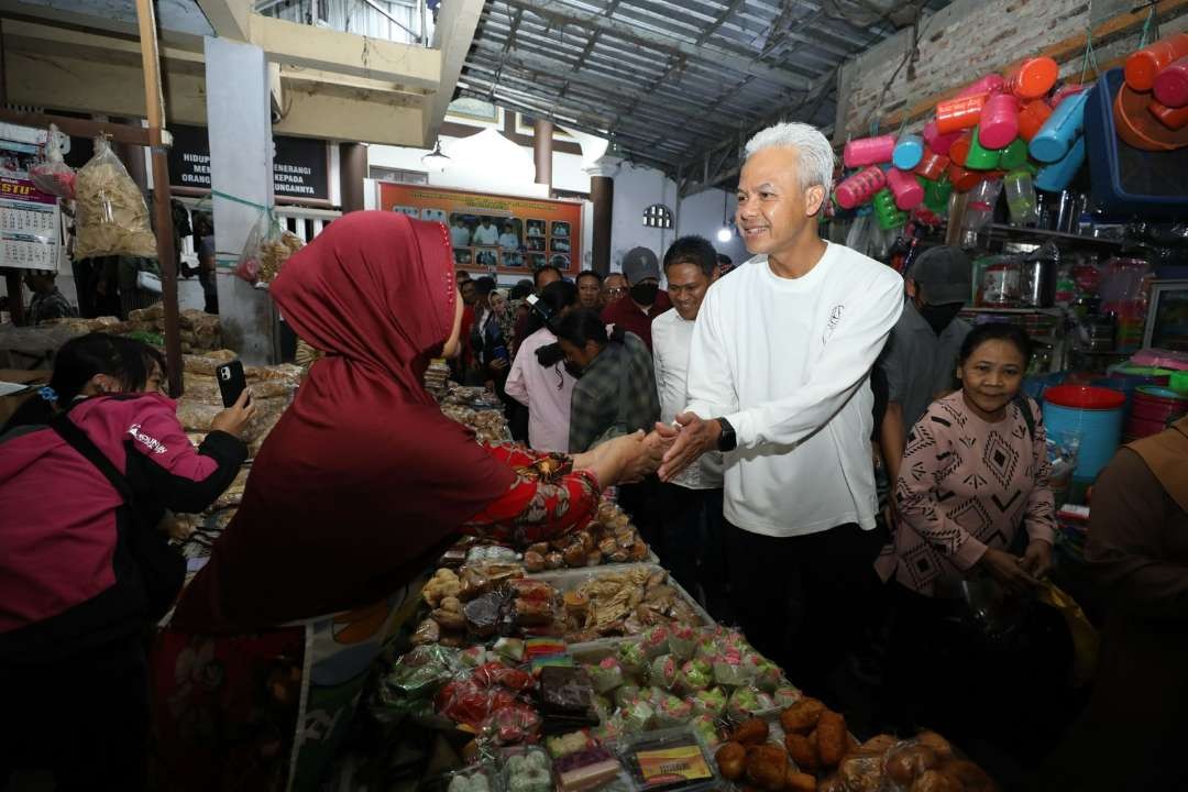 Capres 2024 Ganjar Pranowo kunjungi Pasar Sayur Magetan. (Foto: Tim Media Ganjar)