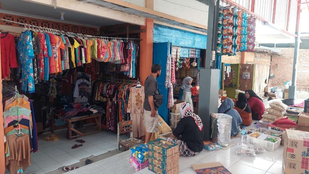 Situasi Pasar Induk Cepu menjelang kedatangan Menteri Perdagangan Zulkifli Hasan (Foto: Ahmad Sampurno/Ngopibareng.id)