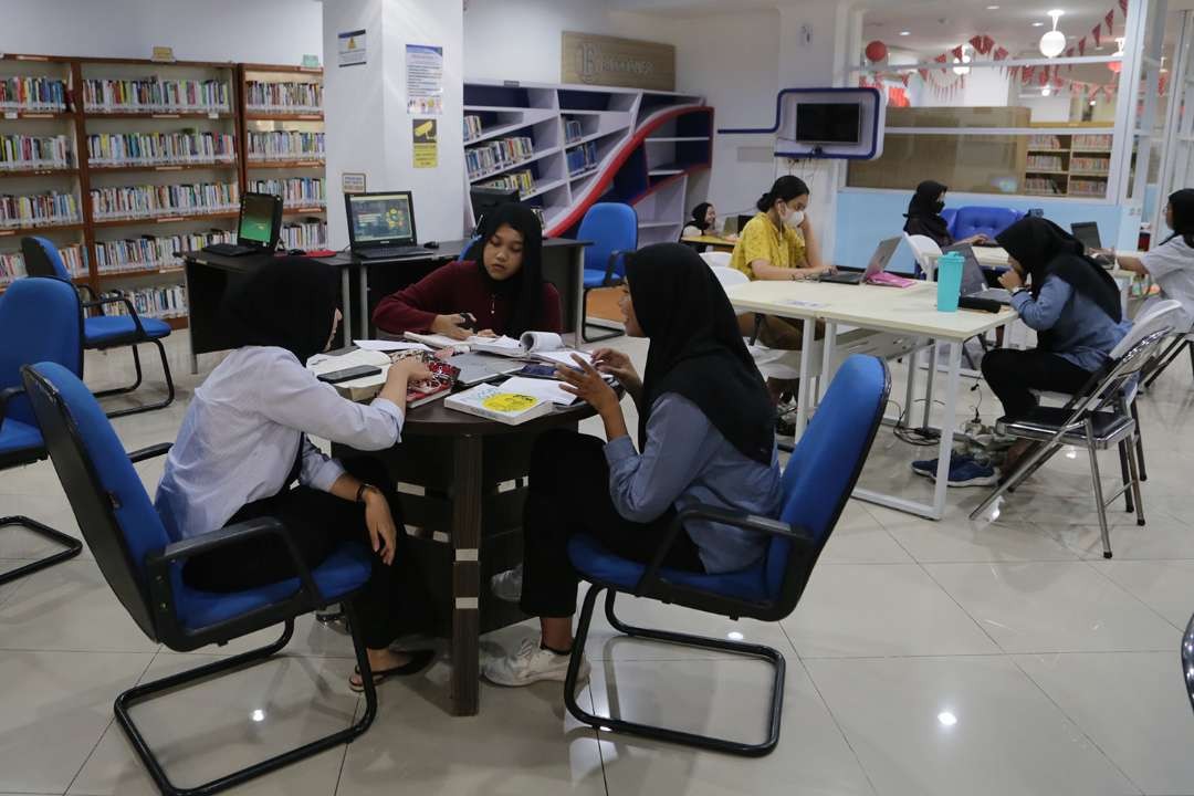 Ilustrasi suasana di Perpustakaan Balai Pemuda Surabaya. (Foto: Pemkot Surabaya)