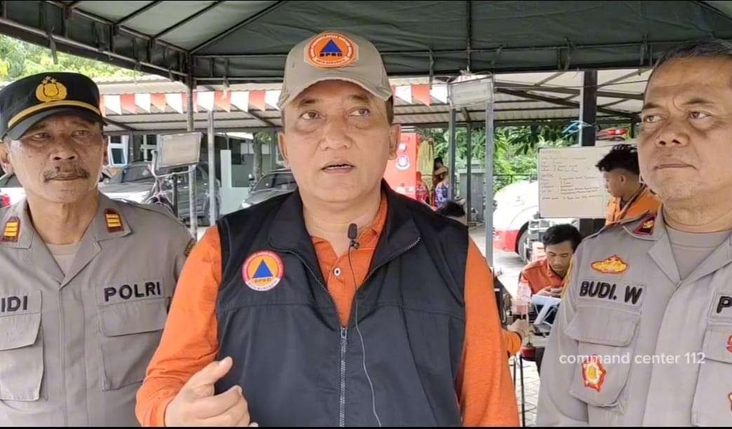 Kepala BPBD Kota Surabaya, Agus Hebi Djuniantoro saat menjelaskan antisipasi bencana Hidrometrologi. (Foto: Humas Pemkot Surabaya)