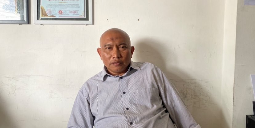 Eks mafia bola, Bambang Suryo saat ditemui di Kantor Pengacara Agustian Siagian, Kota Malang (Foto: Lalu Theo/Ngopibareng.id)