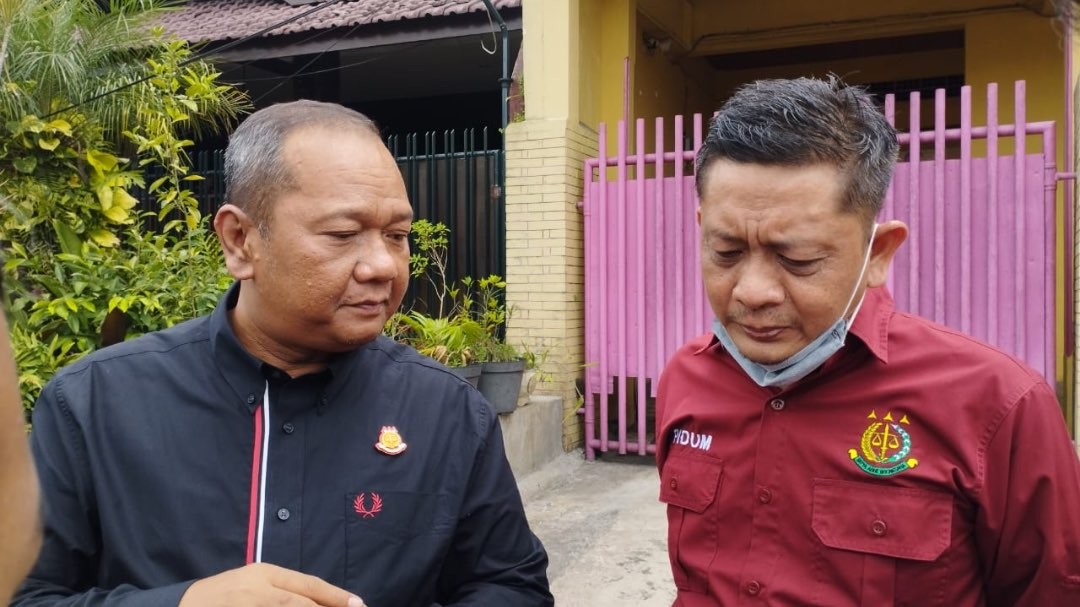 Kepala Kejaksaan Negeri (Kajari) Kota Malang, Rudy Hartawan (kiri) saat berada di Kecamatan Blimbing, Kota Malang (Foto: Lalu Theo/Ngopibareng.id)