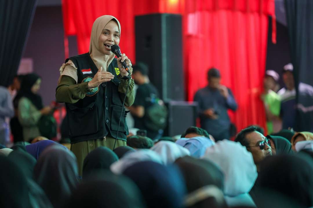 Siti Atikoh, istri capres nomor urut tiga Ganjar Pranowo, sampaikan pentingnya penggunaan hak pilih pada Pemilu 2024, saat kunjungan ke Banyuwangi, Jawa Timur, Rabu 24 Januari 2024. (Foto: Istimewa)