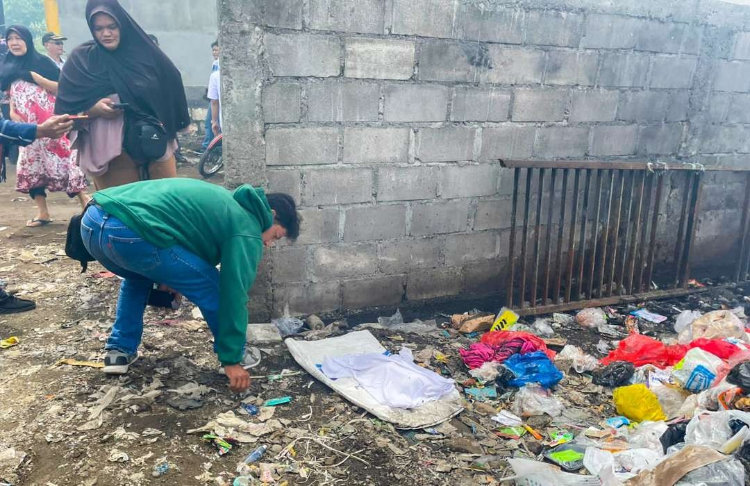 Sosok bayi tak bernyawa ditemukan di tumpukan sampah TPST Sidoarjo (Foto : Aini/Ngopibareng.id)