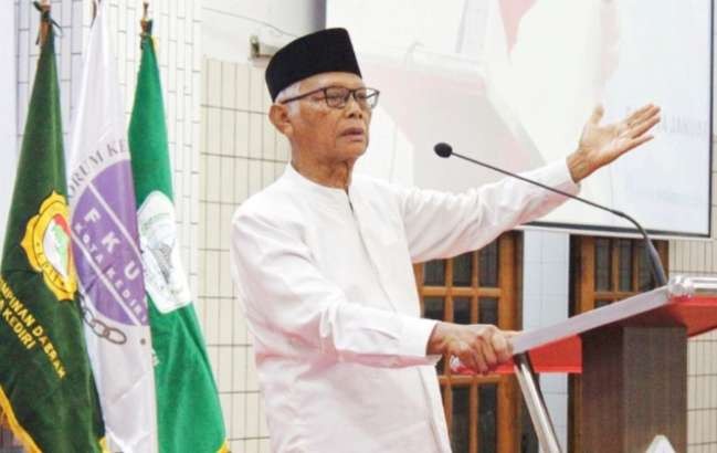 Ketua Umum MUI Pusat KH Anwar Iskandar di Ponpes Wali Barokah Kediri ( Foto; LDII )