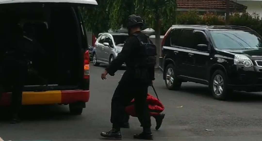 Jihandak Evakuasi Tas Mencurigakan di Balai Kota Kediri (Foto: Istimewa)