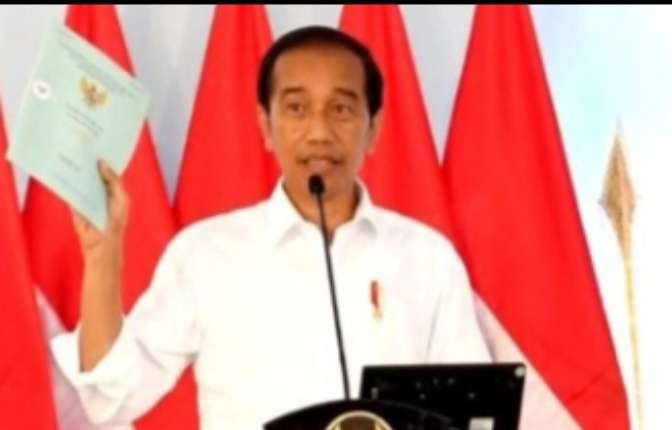 Presiden Jokowi menegaskan bahwa seluruh pelabuhan di wilayah hukum Indonesia tertutup bagi kapal Israel. (Foto: Setpres)