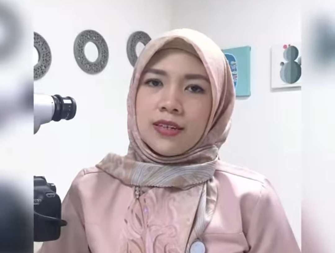 Dokter Dewi Rosarina menjelaskan fakta-fakta mengenai penyakit mata glaukoma. (Foto: Dokumentasi IG RS Mata Undaan)