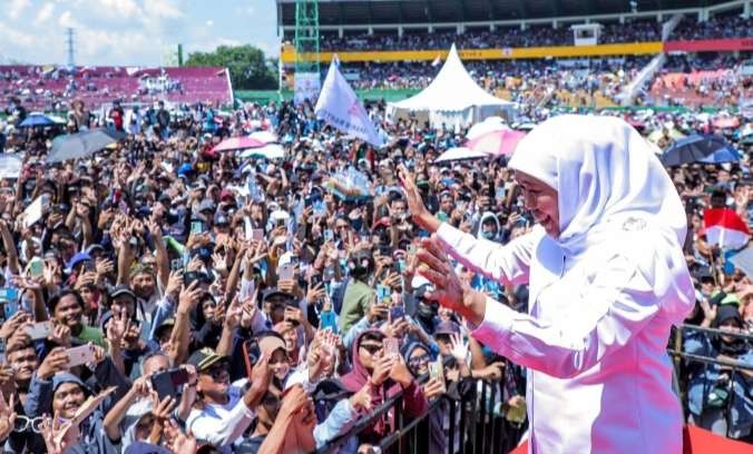 Gubernur Jawa Timur menyapa buruh di Gelora Delta Sidorjo (Foto: istimewa)