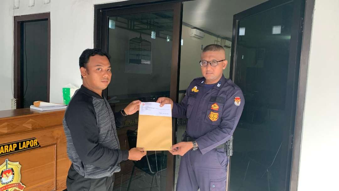 Surat dari Bawaslu Kabupaten Blora diterima KPU. (Foto: Ahmad Sampurno/Ngopibareng.id)