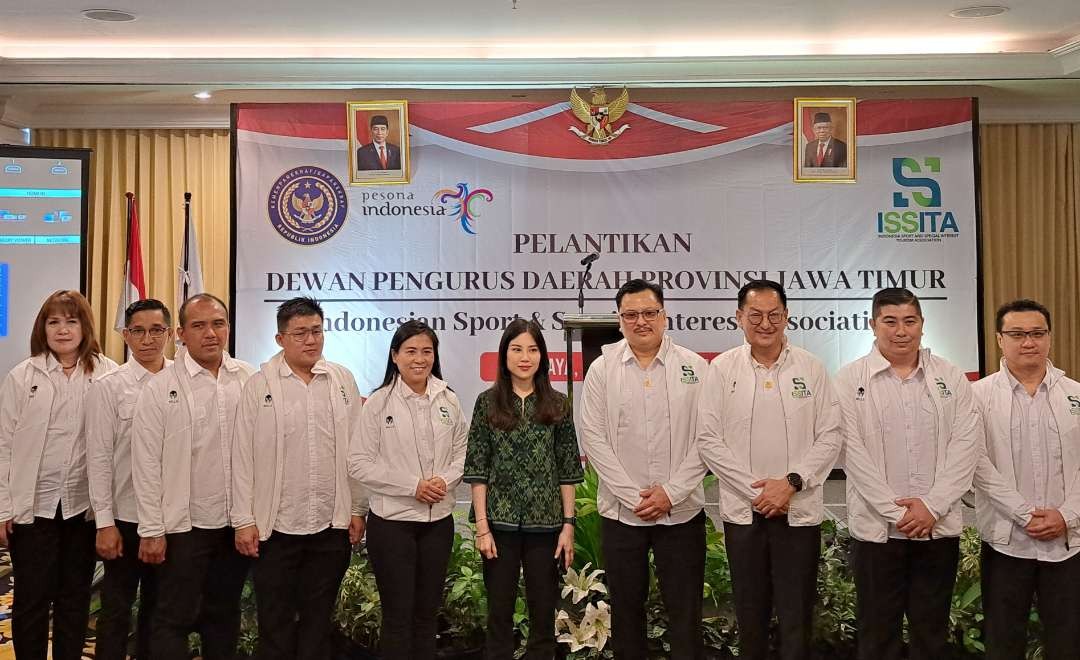 Wamenparekraf, Angela Tanoesoedibjo bersama para pengurus DPD ISSITA Jawa Timur. (Foto: Pita Sari/Ngopibareng.id)