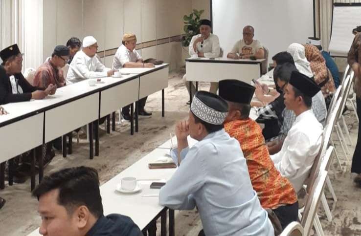 Calon Anggota DPR RI Dapil Jatim 1 dari Partai Nasdem, Haruna Sumitro bertemu dengan tokoh agama dan takmir/aktivis masjid Kota Surabaya. (Foto: Istimewa)