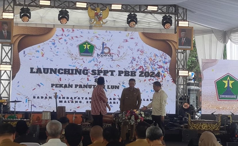 Peluncuran SPPT PBB 2024 di Halaman Balaikota Malang (Foto: Lalu Theo/Ngopibareng.id)