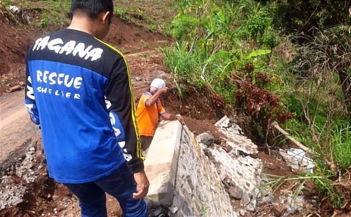 Bencana tanah longsor saat musim penghujan sering melanda Situbondo, salah satunya di wilayah Kecamatan Arjasa. (Foto: Dokumen BPBD Situbondo)